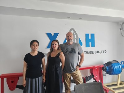Un cliente canadiense visita Xinghao para comprar piezas de remolque